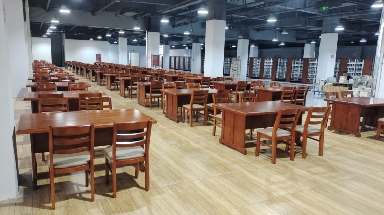 閱（yuè）覽桌椅